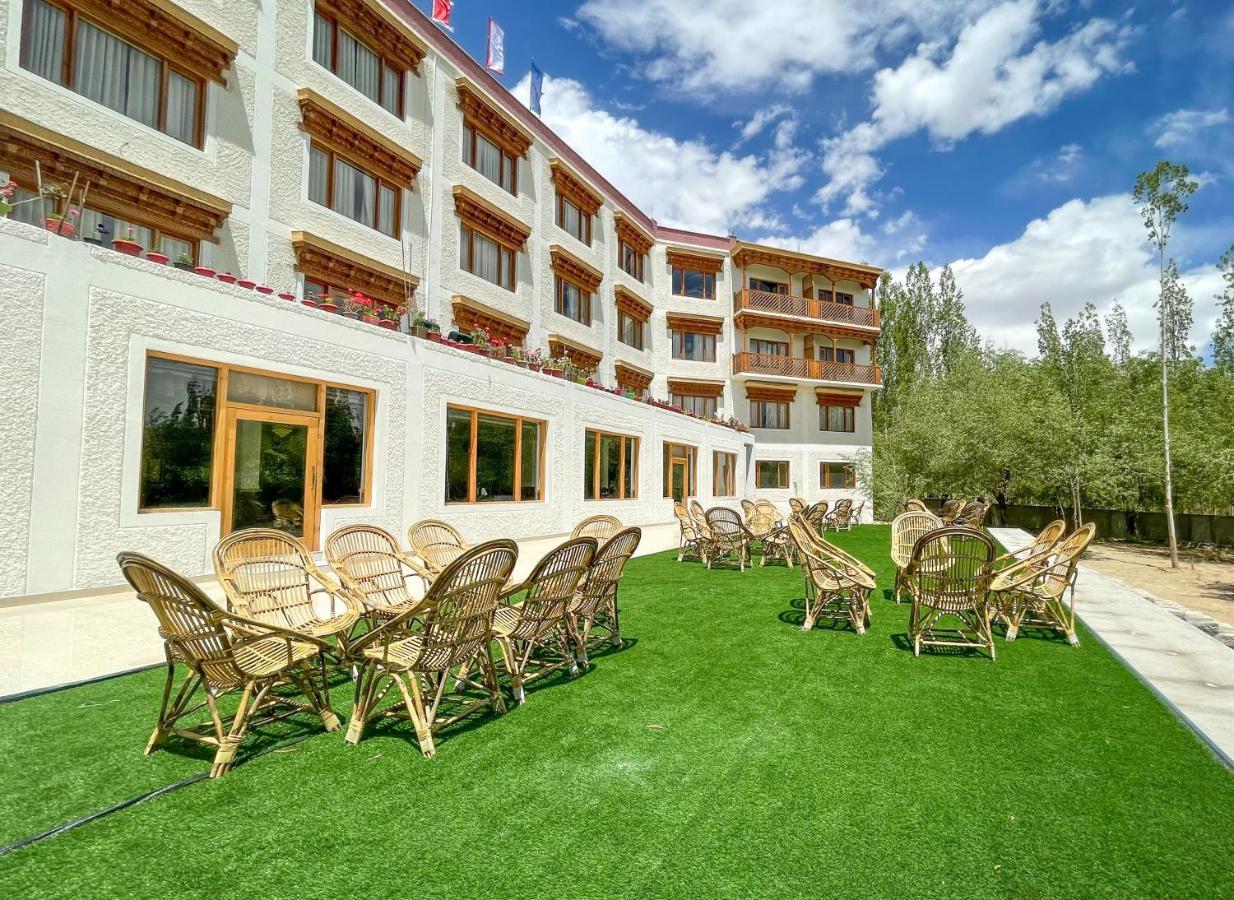 Hotel Deskitsal Лех Экстерьер фото