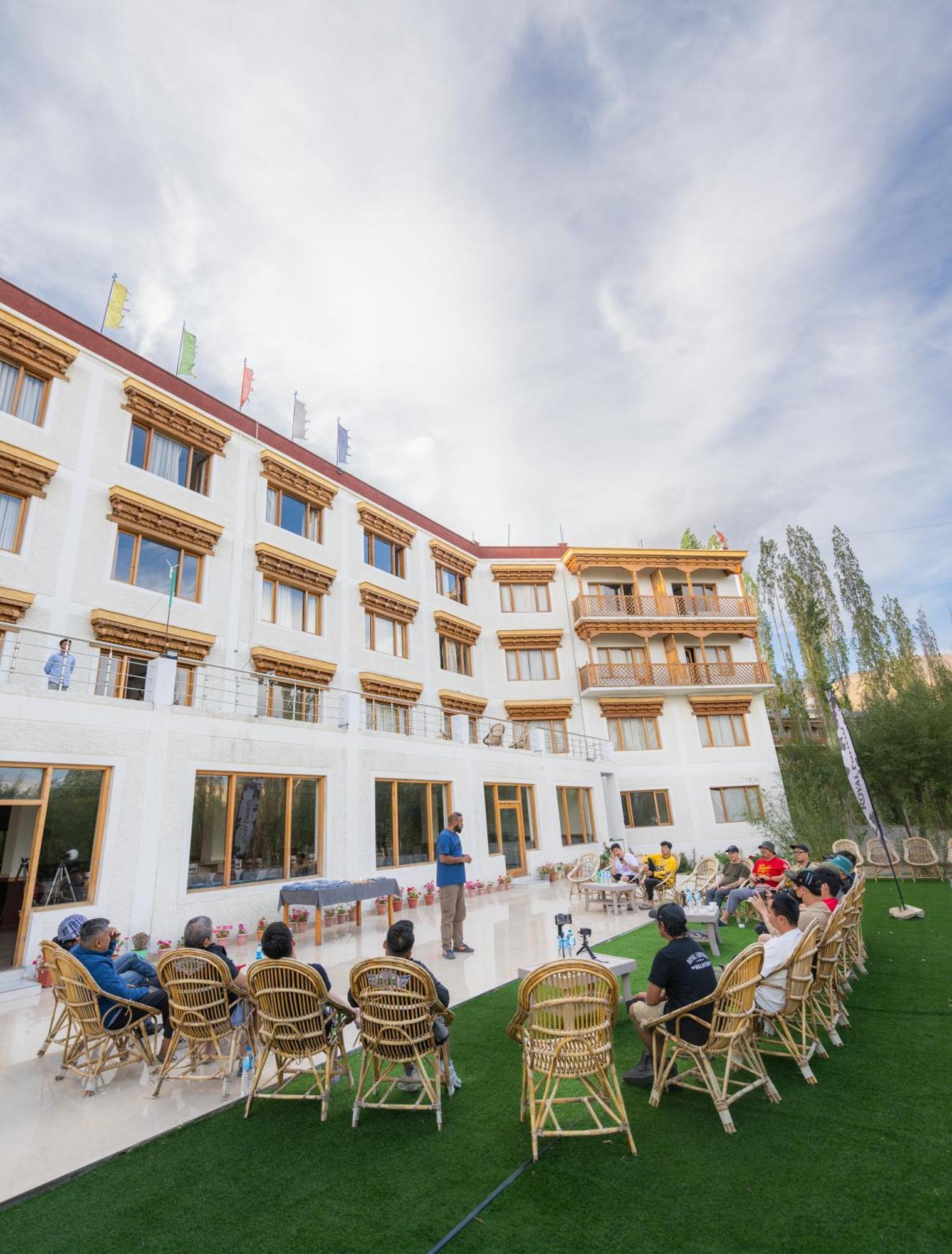 Hotel Deskitsal Лех Экстерьер фото
