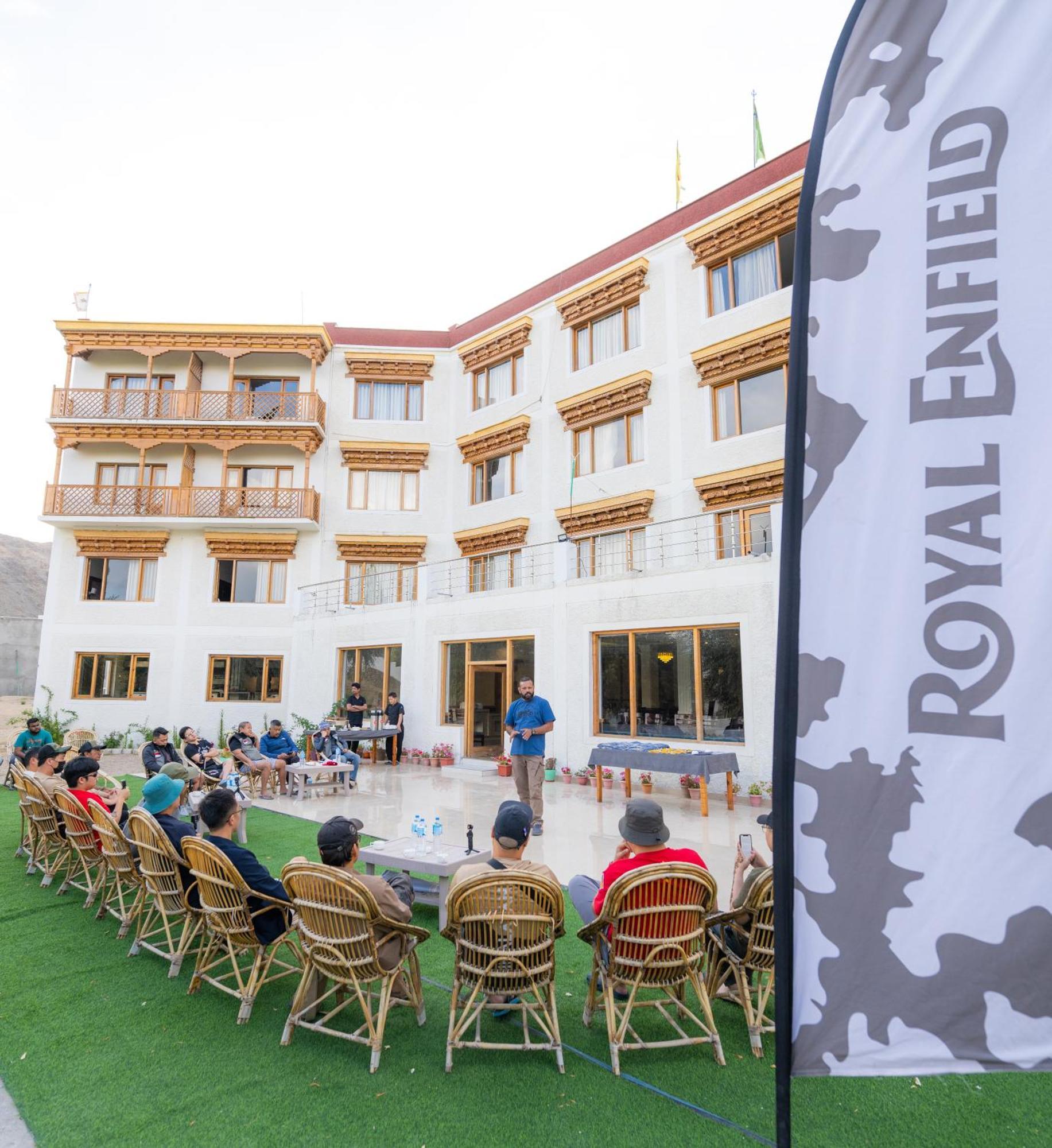 Hotel Deskitsal Лех Экстерьер фото